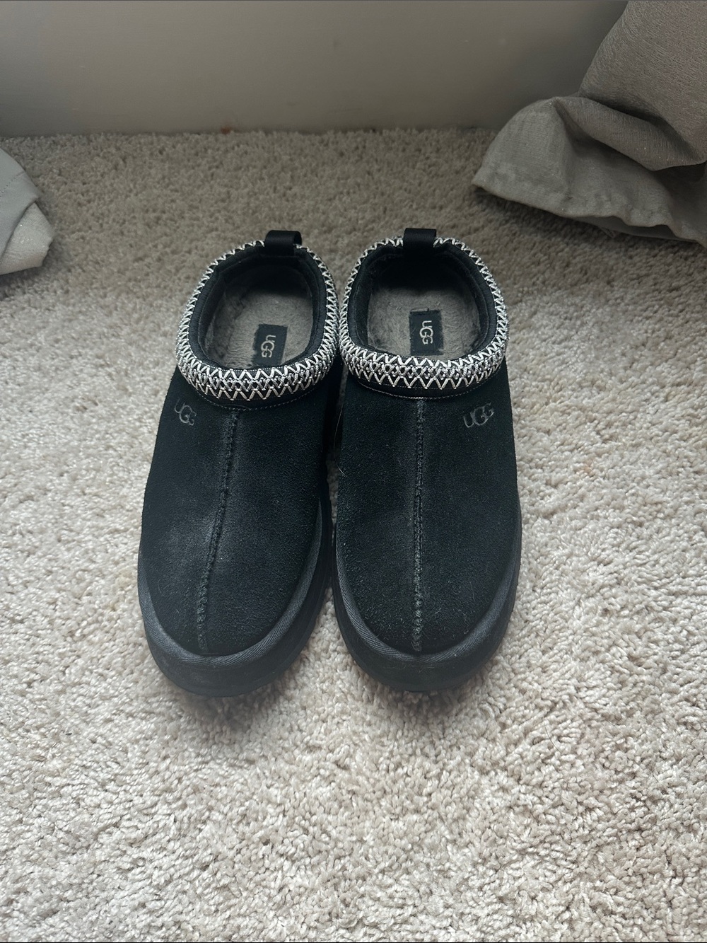 UGG platform tasman Black slipper